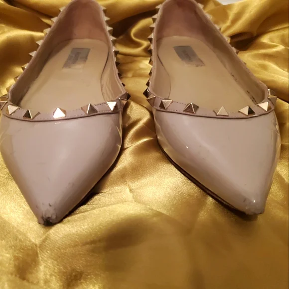 Valentino | Nude Rock Stud Ballerina Flats w Pointy Toe Patent Leather - 8.5 - Picture 13 of 15